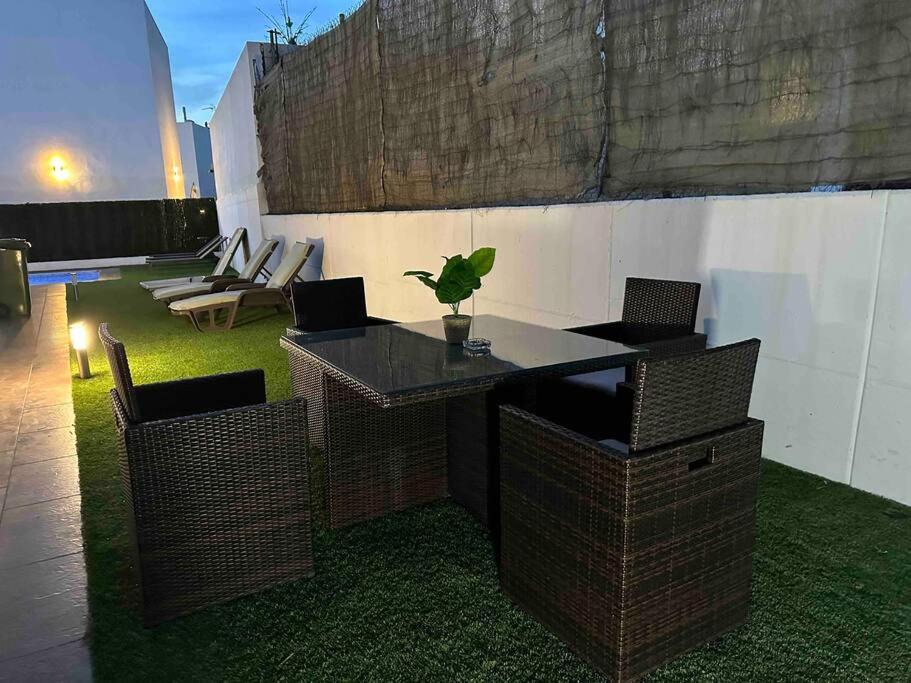 Modern 5-Bedroom Villa With Pool Montequinto Exterior foto
